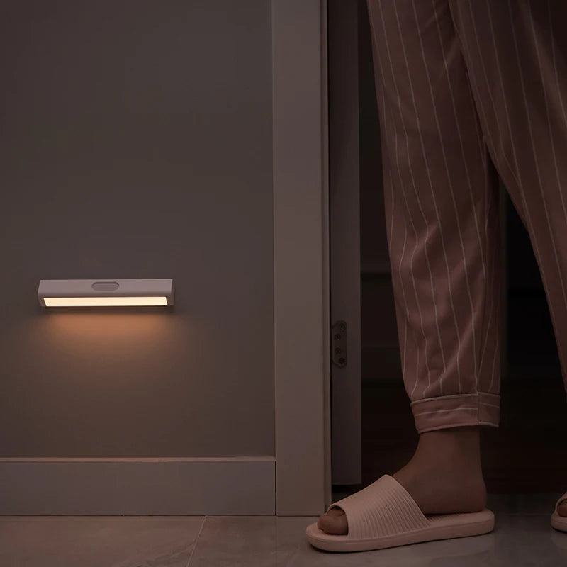 Induction LED-nattlampa med 2 nivåer av ljusstyrka