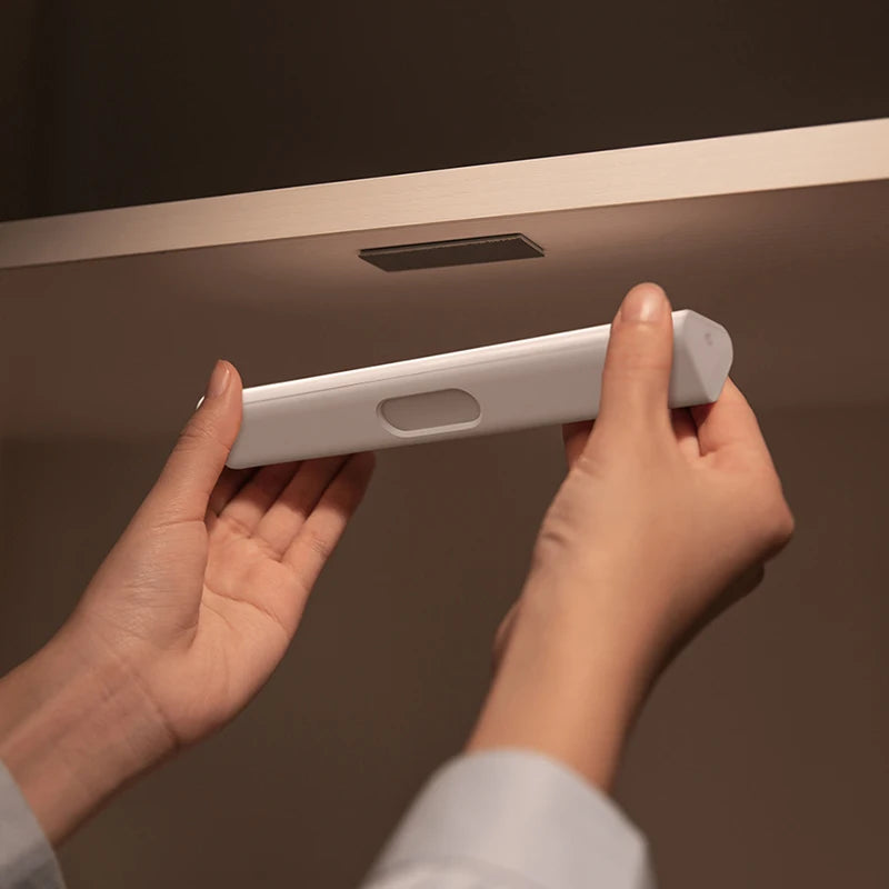 Induction LED-nattlampa med 2 nivåer av ljusstyrka